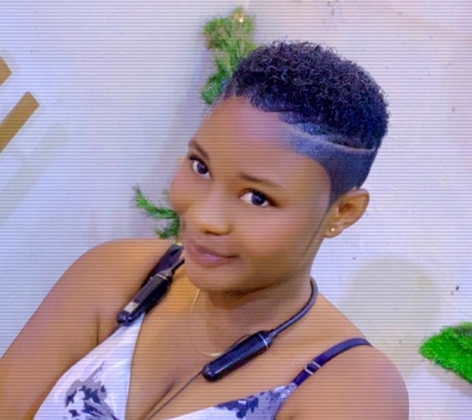 /Curled Haircut with black dye, shampoo, sterilized towel, mousse, and oil spray