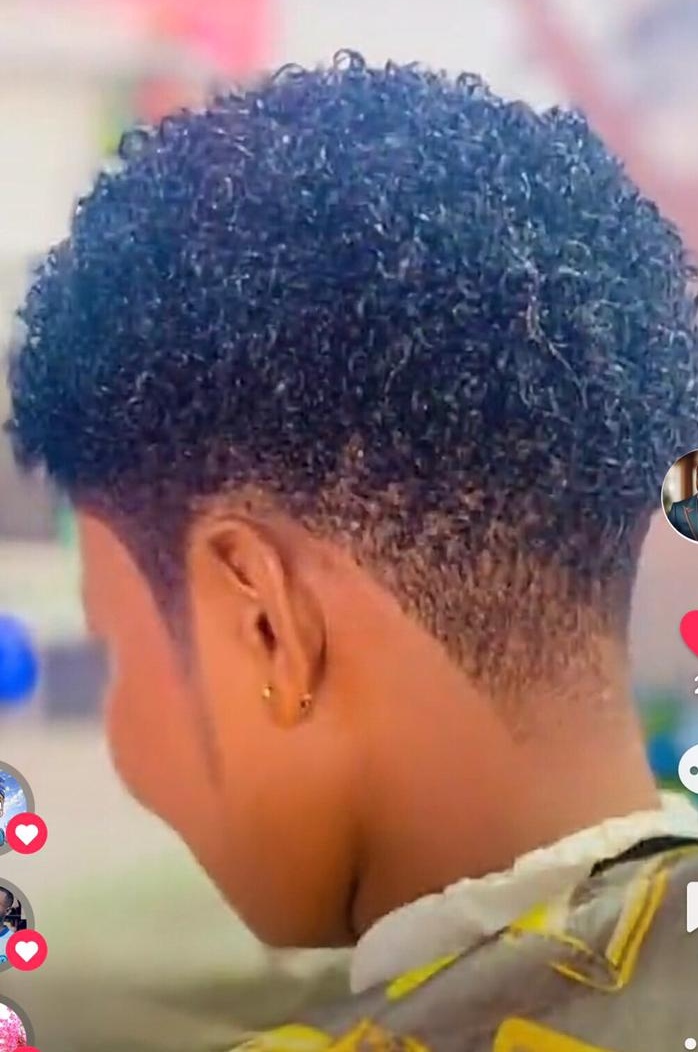 /Haircut with curls, black dye, shampoo, sterilized towel, mousse, gel, and oil spray #client