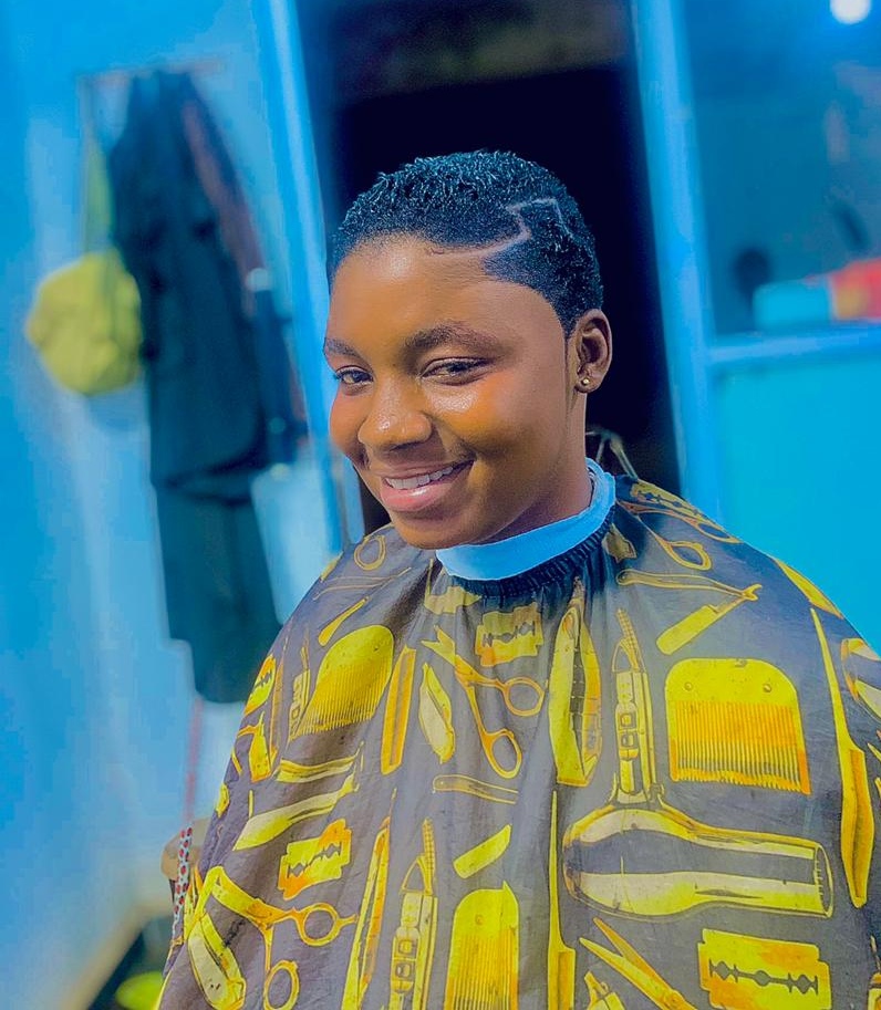 /Waves with black dye, design, shampoo, sterilized towel, mousse and oil spray