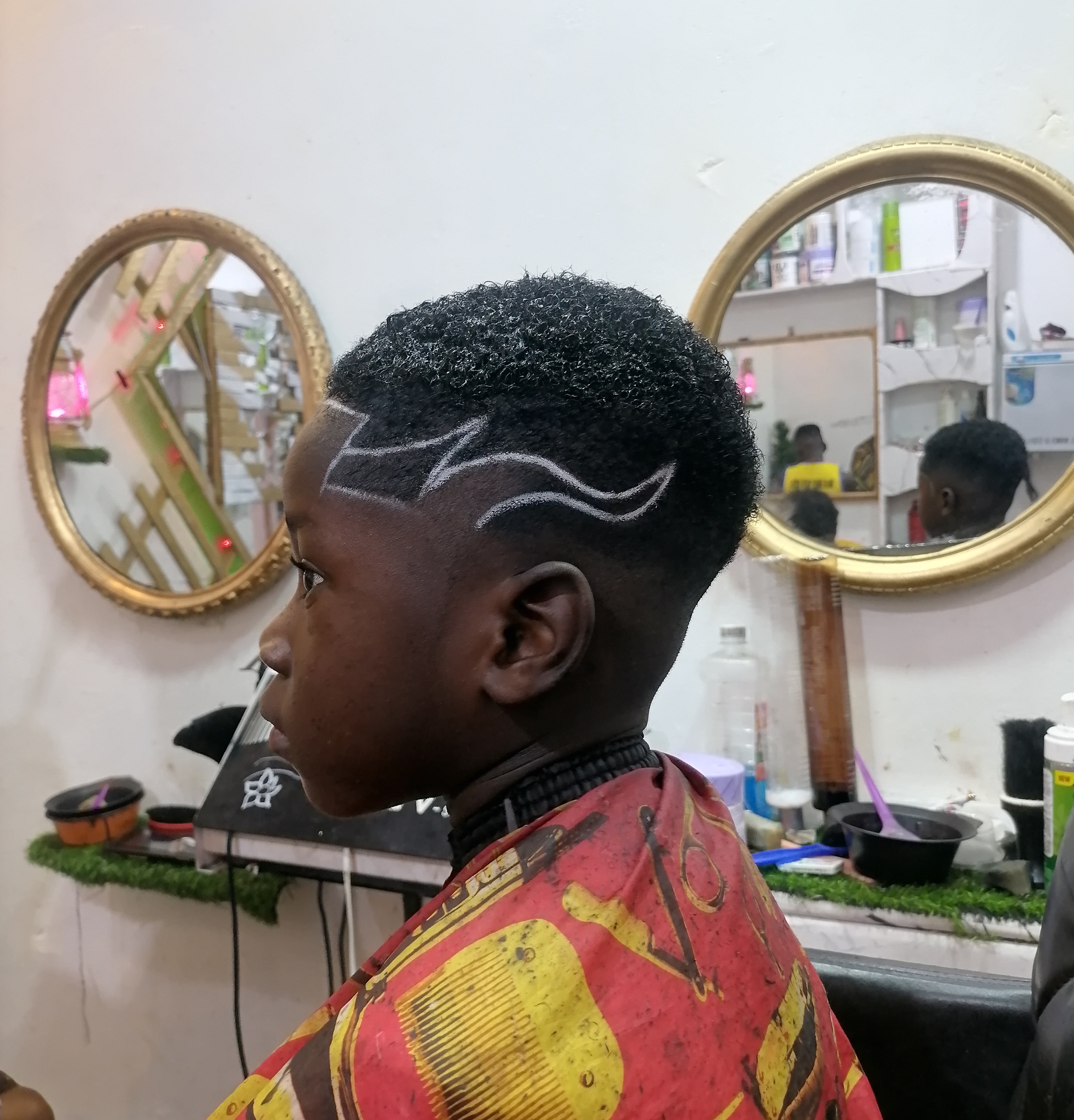 /Waves with black dye and design