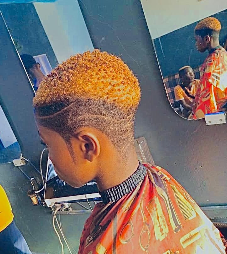 /Haircut with gold dye, shampoo, design, mousse and oil spray